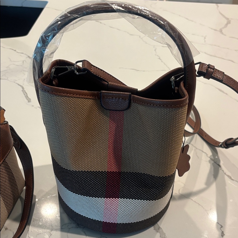 Bucket Bag Stylish Checkered Crossbody Bag with Brown Accents - Picture 4 of 16